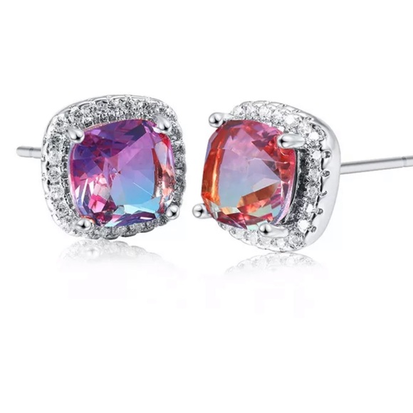 White GF stud earrings - Picture 5 of 5